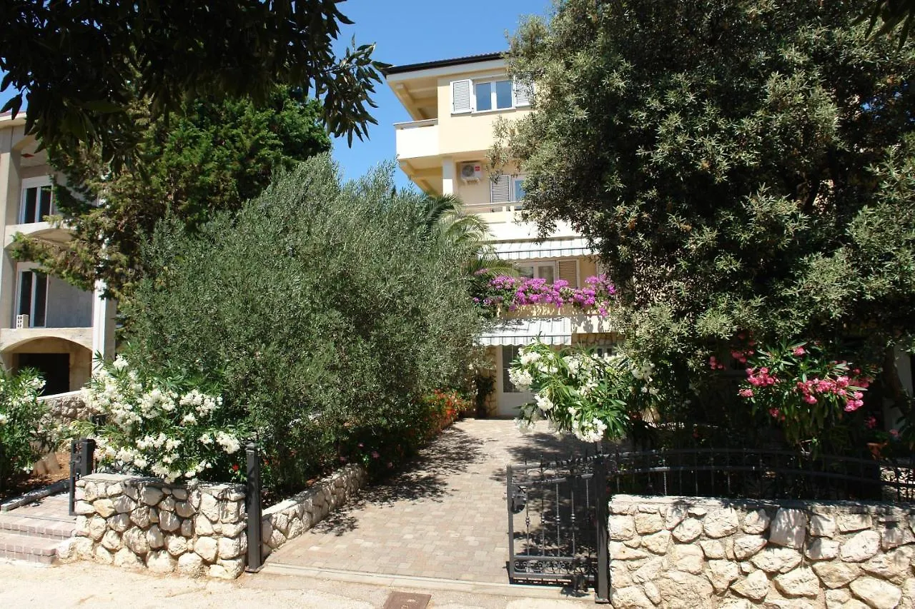 Apartments With A Parking Space Mandre, Pag - 18748 Kolan