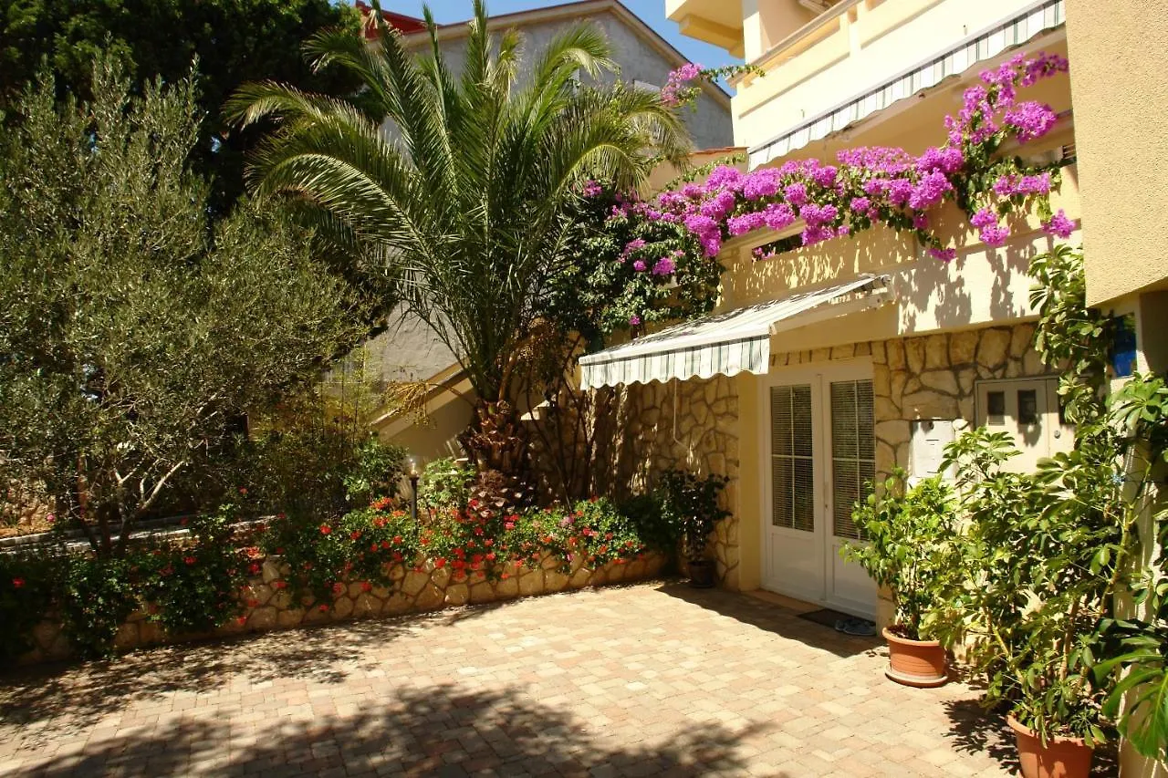 Apartments With A Parking Space Mandre, Pag - 18748 Kolan Croatia