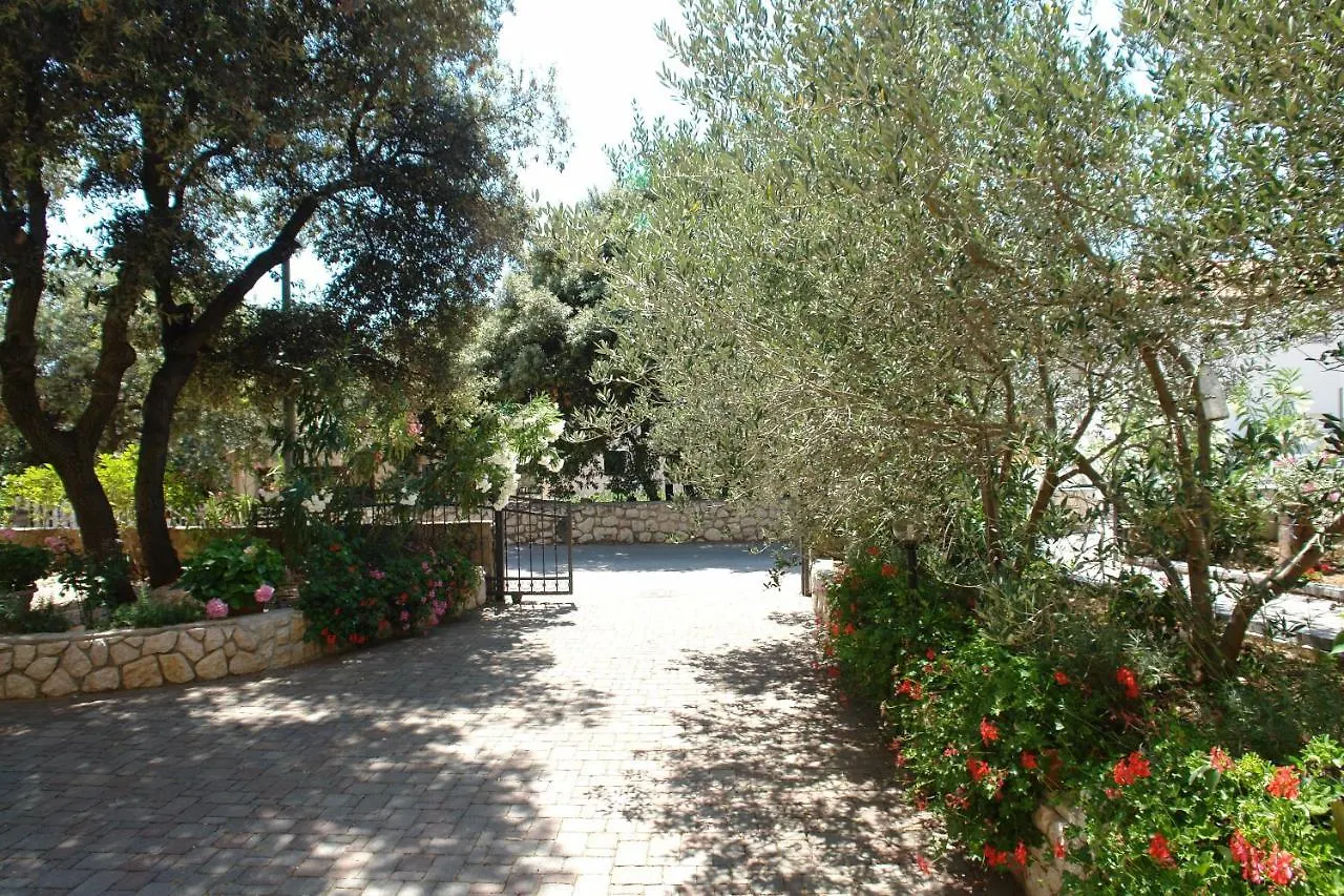 Apartments With A Parking Space Mandre, Pag - 18748 Kolan 0*,  Croatia