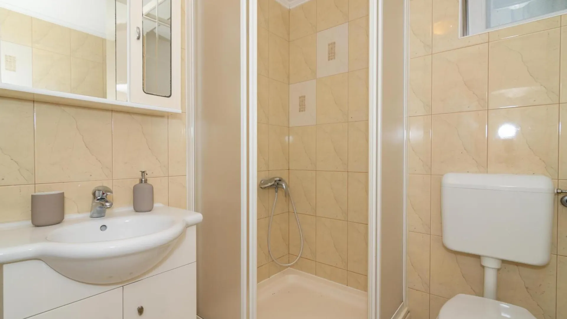 Apartments With A Parking Space Mandre, Pag - 18748 Kolan 0*,  Croatia