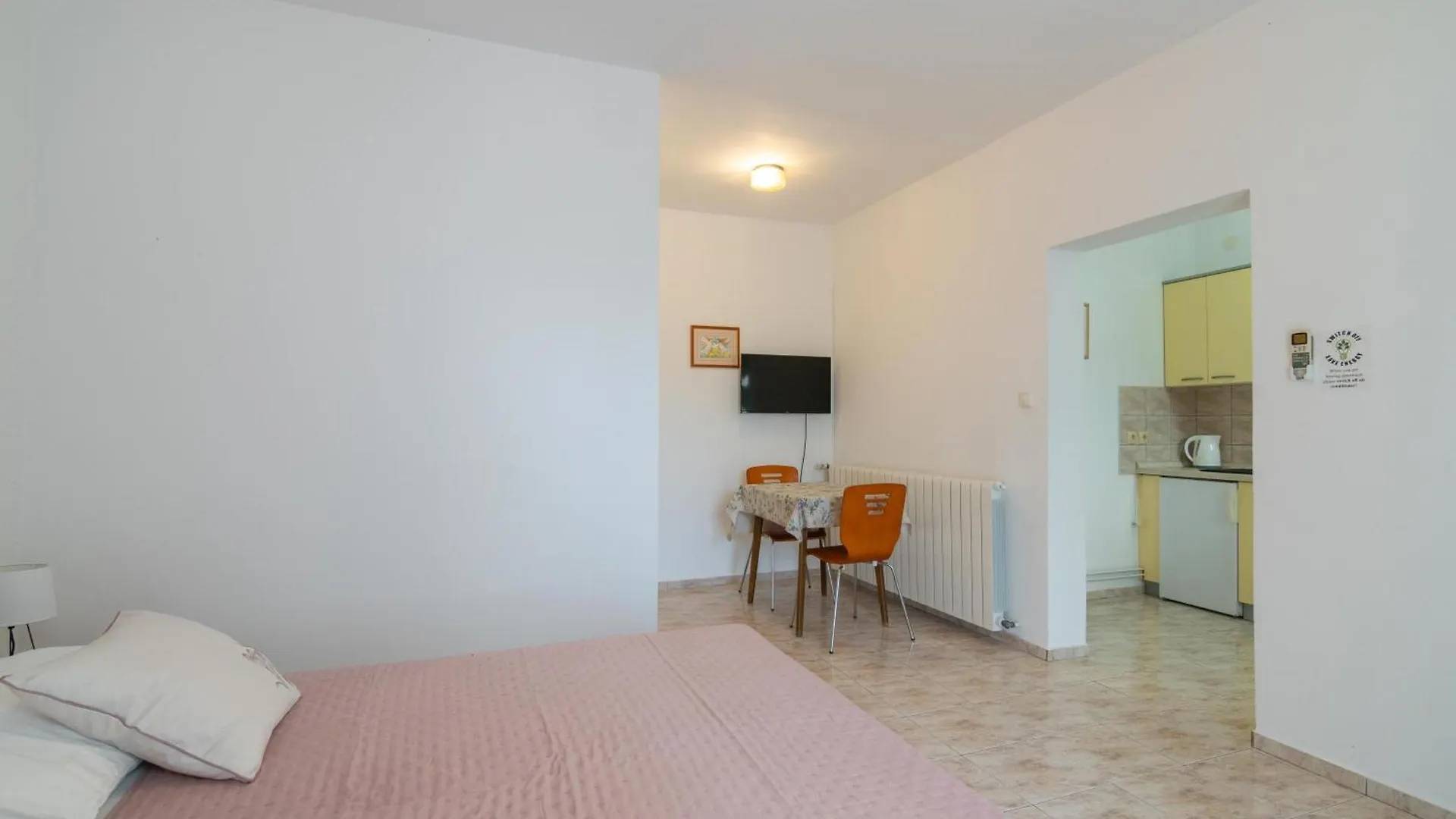 Apartments With A Parking Space Mandre, Pag - 18748 Kolan