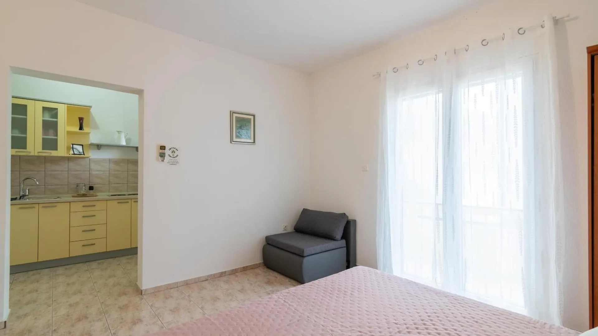 Apartments With A Parking Space Mandre, Pag - 18748 Kolan 0*,  Croatia