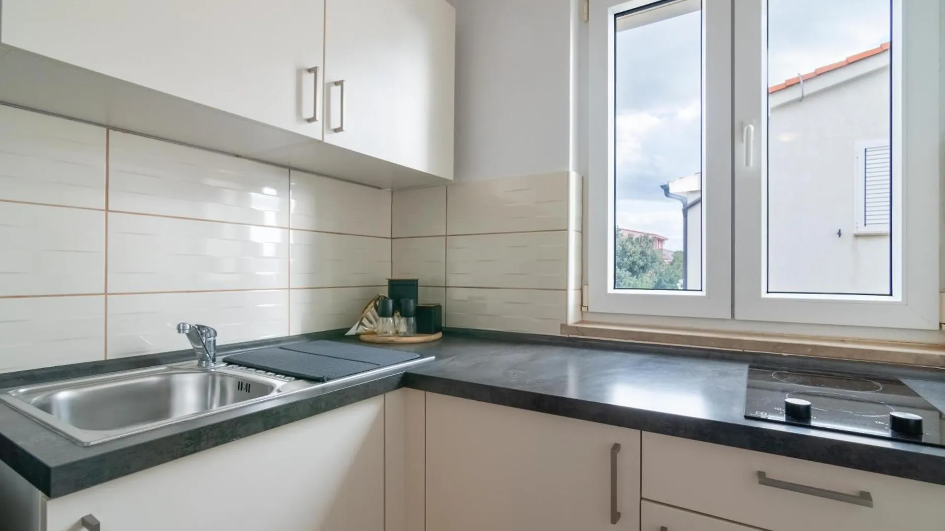 Apartments With A Parking Space Mandre, Pag - 18748 Kolan 0*,  Croatia