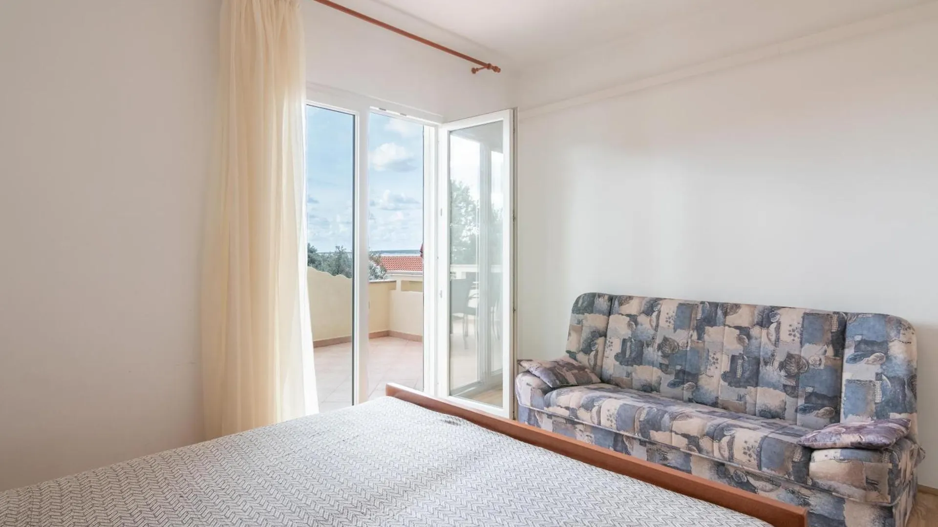 Apartments With A Parking Space Mandre, Pag - 18748 Kolan