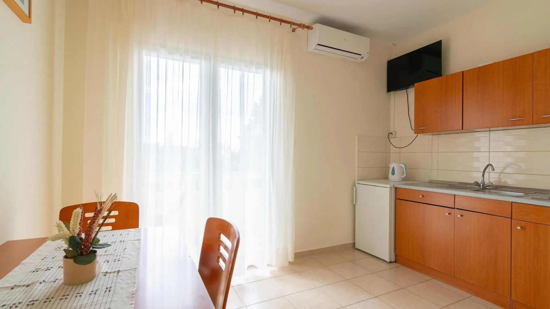 Apartments With A Parking Space Mandre, Pag - 18748 Kolan